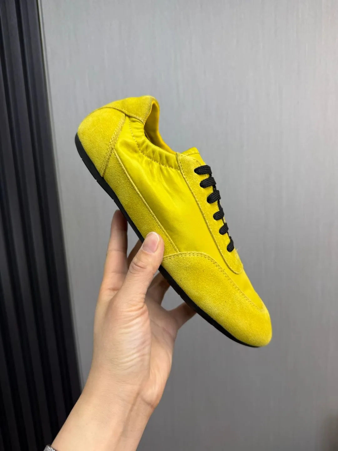Men's shoes 💰600💰 PRADA 2025 Early Spring Collapse New Couple Style Sports Shoes Moral Training Shoes The name Collapse comes from the fact that it can be easily put on and taken off with bare hands. The light and comfortable features make it more relaxed and casual. The side elastic design can be worn twice! Super comfortable catwalk sneakers, as light and thin as ballet slippers, as comfortable as sneakers, comfortable and super light on the feet. Fabric: nubuck leather spliced ​​with nylon cloth. Silk cowhide foot pads. Size: Women's code 35/40 Men's code 39/45